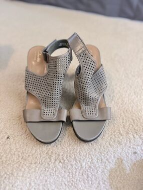 Clarks Women's Light Gray Perforated Slingback Sandals